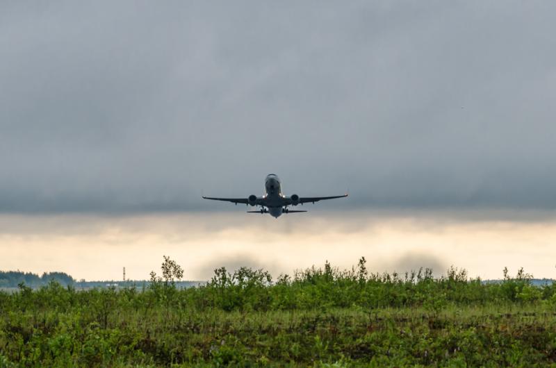  Самолет, направлявшийся из Сургута на Пхукет, экстренно сел в Красноярске