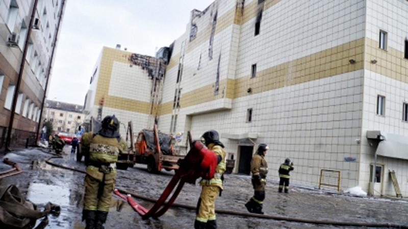 В МЧС проанализировали действия пожарных во время пожара в ТРЦ
