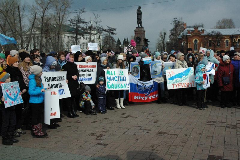 Иркутяне вышли на митинг в защиту Байкала