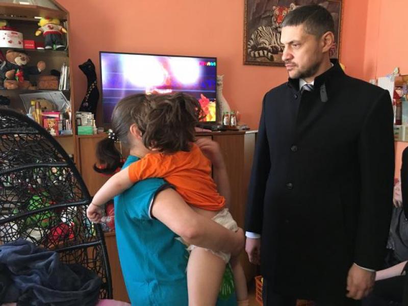 Дочь читинки, которая заставила главу Забайкалья прослезиться, отправят на лечение в Москву