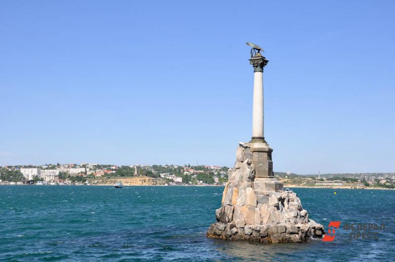 Нахимовцы из Севастополя выступили на Пасхальном юношеском балу