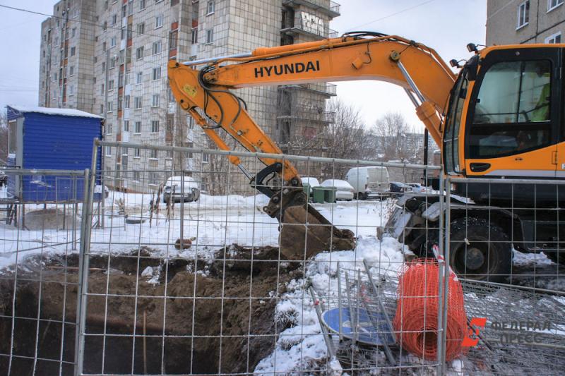 Теплотрасса в Петербурге, из-за которой автобус провалился в яму с кипятком, восстановлена