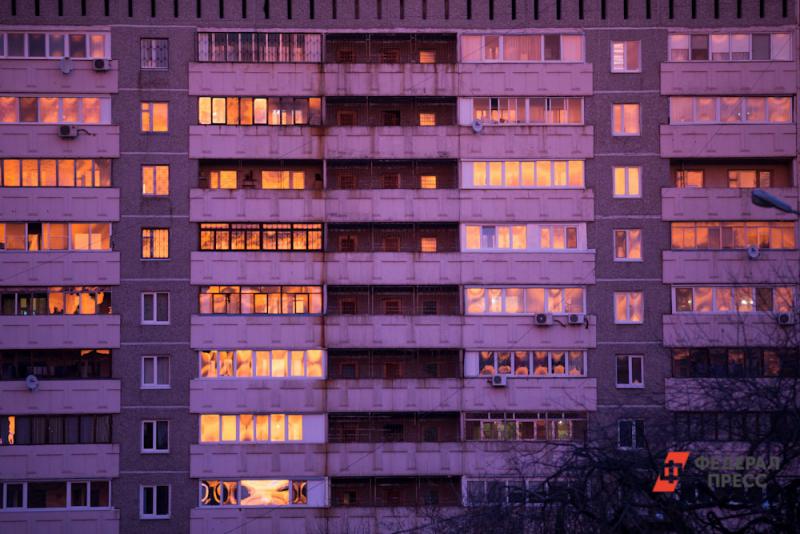 В Петербурге ребенок отделался царапинами, упав с 9-го этажа