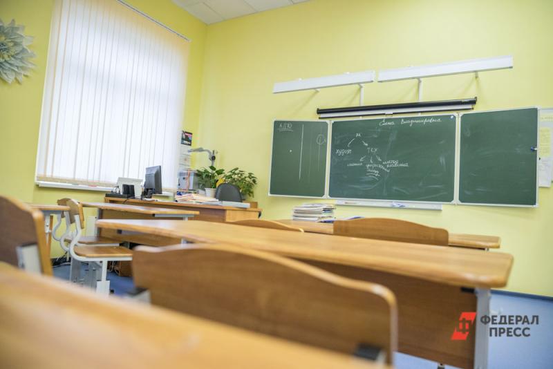 Анонимы сорвали уроки в петербургских школах