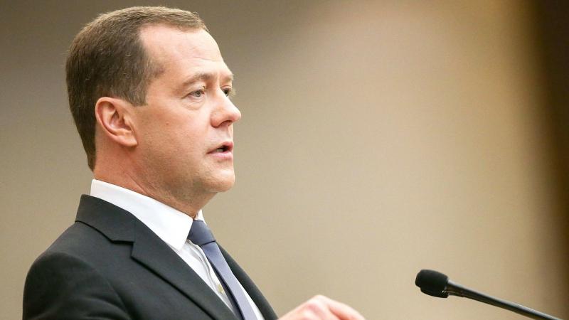 Медведев рассказал, как кабмину удалось снизить число бедных в стране