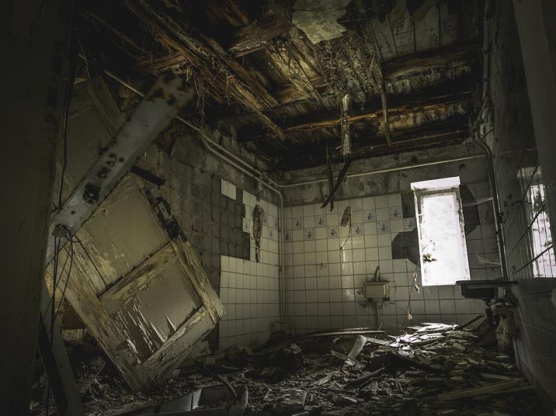 Видео душевой комнаты одной из больниц Ижевска пользователи соцсетей сравнили с фильмами ужасов