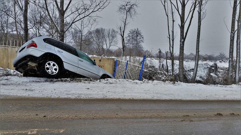 Снегопад спровоцировал более 120 ДТП в канадском городе Калгари