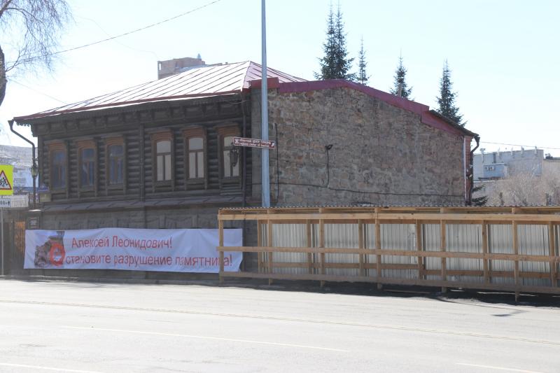 Старинный дом в центре Челябинска может рухнуть из-за попустительства чиновников