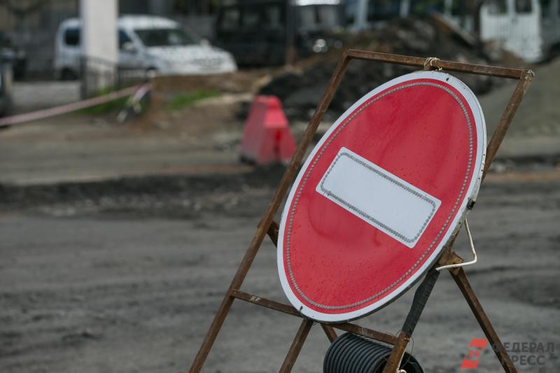 В Екатеринбурге автомобилисты и городские депутаты жалуются на ремонт перекрестка улиц 8 марта и Радищева