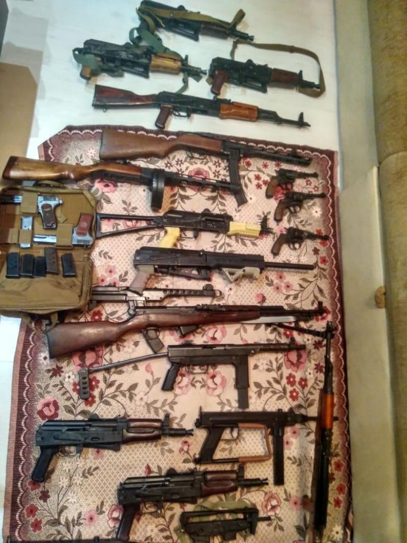 На Урале сотрудники ФСБ накрыли склад с оружием