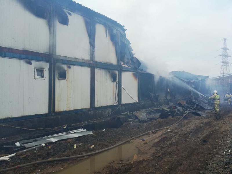 На Сахалине сгорело общежитие – пожарные обнаружили троих погибших