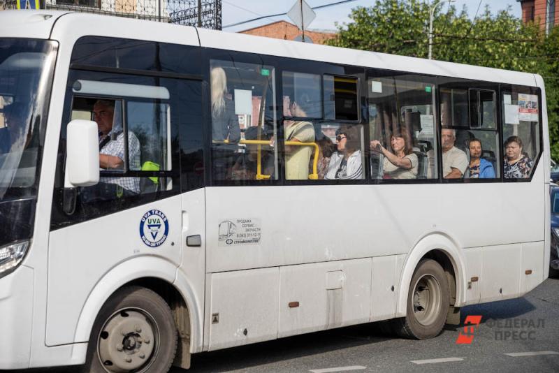 Еще один автобус ушел под землю в Хабаровске