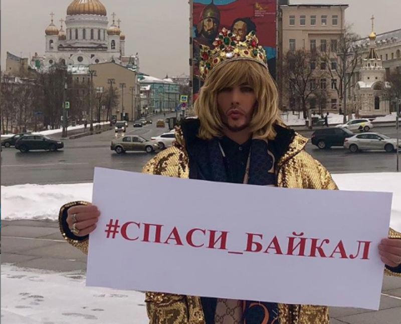 Сергей Зверев на пикете против завода на Байкале