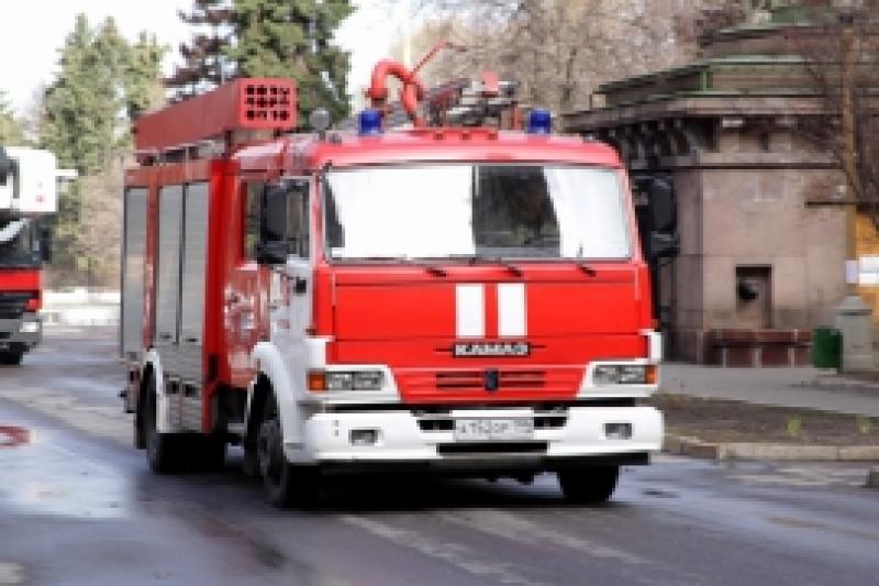 Двоих пострадавших от задымления в Москве передали бригаде скорой помощи