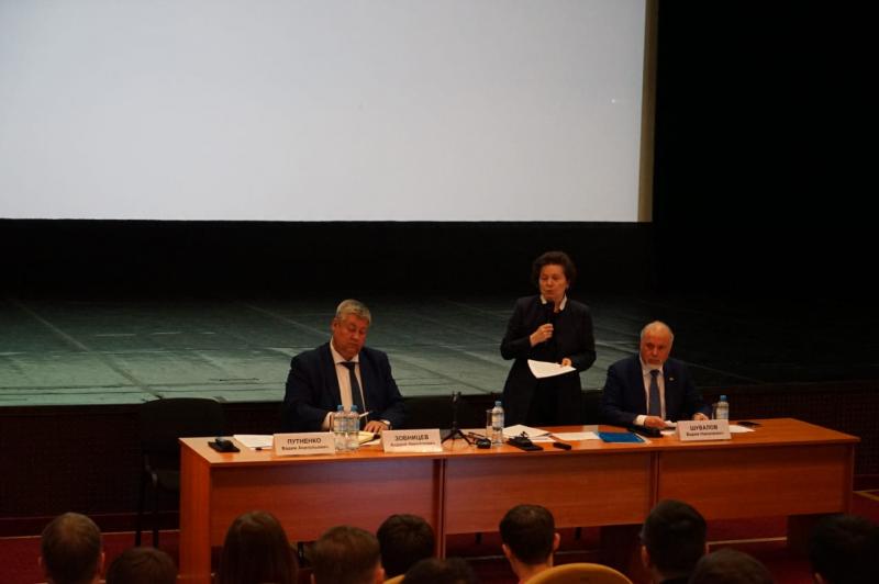 Подготовленную ранее администрацией города дорожную карту, которой были недовольны дольщики, Наталья Комарова назвала черновиком