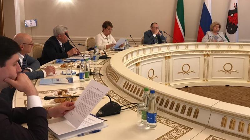 Уполномоченные по правам человека в РФ в Казани обсуждают защиту трудовых прав граждан