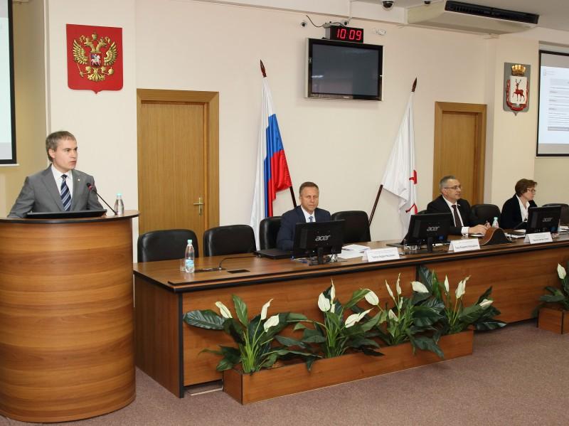 Депутаты наградили аплодисментами отчет главы города