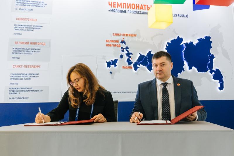 Уразов и Гуринчук подписали договор о сотрудничестве