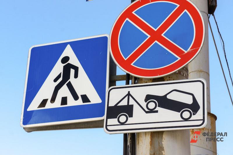 В Петербурге расширяют список запрещенных для парковки мест