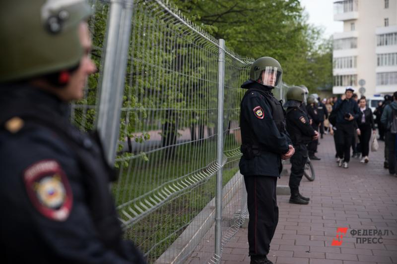 В третий день митинга в Екатеринбурге задержали более 60 человек