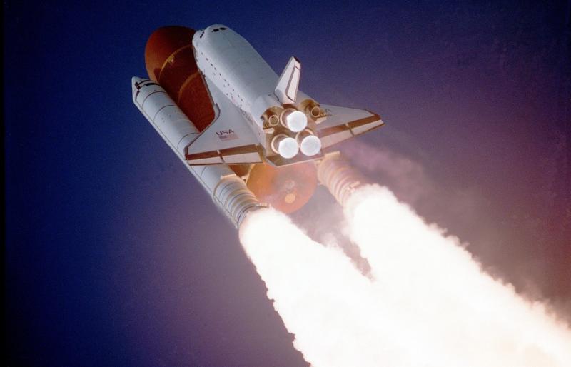 Претензии Space X заявлены к правительственным закупкам и контрактам на запуск космических ракет.