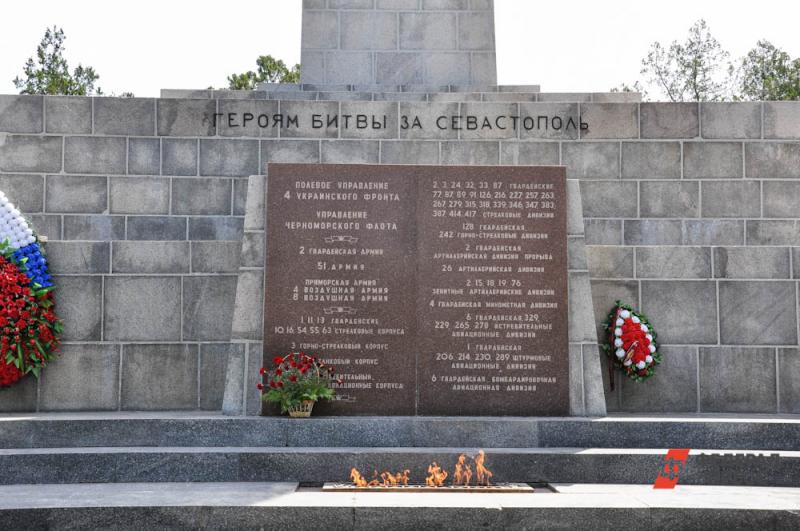 Потомки воинов-героев рассказали истории своих семей и посетили места боевой славы полуострова Крым.