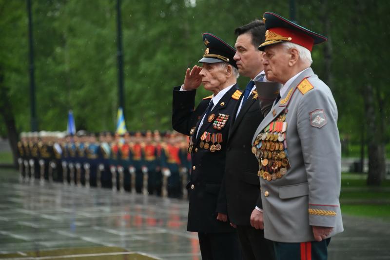 Губернатор Московской области с ветеранами