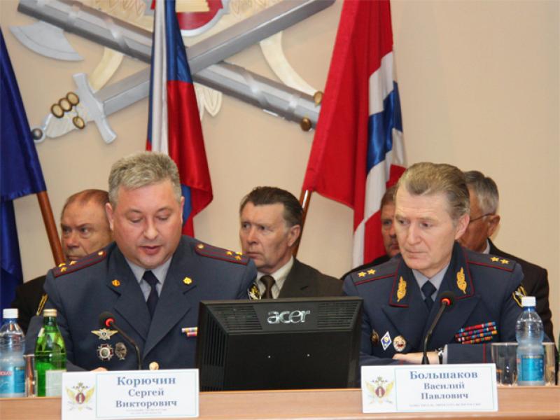 Сергей Корючин (слева) шесть лет был руководителем омского УФСИН