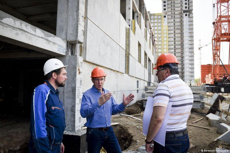 Строительство новой школы в микрорайоне Красные Казармы завершится в следующем году