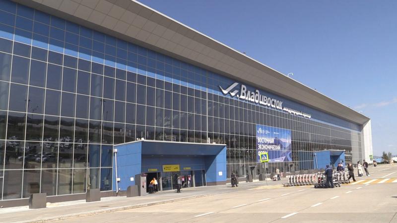 Во Владивостоке пассажира сняли с рейса за угрозы экипажу