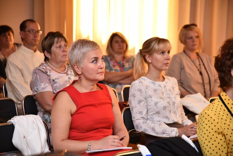 В Вологде открылся Межрегиональный форум женщин