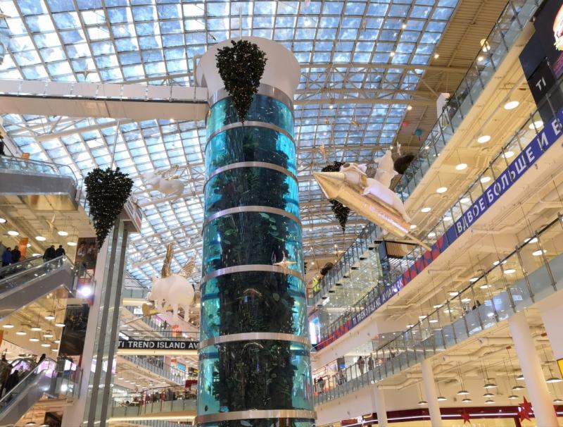 В «Авиапарке» протек гигантский аквариум