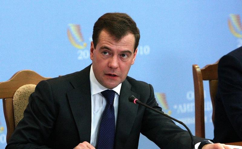Медведев оценил работу властей по пропаганде нацпроектов