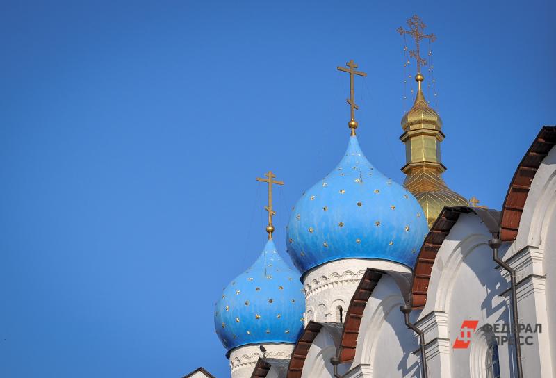 Пятьсот рублей. В храмах РПЦ взимают плату за вход
