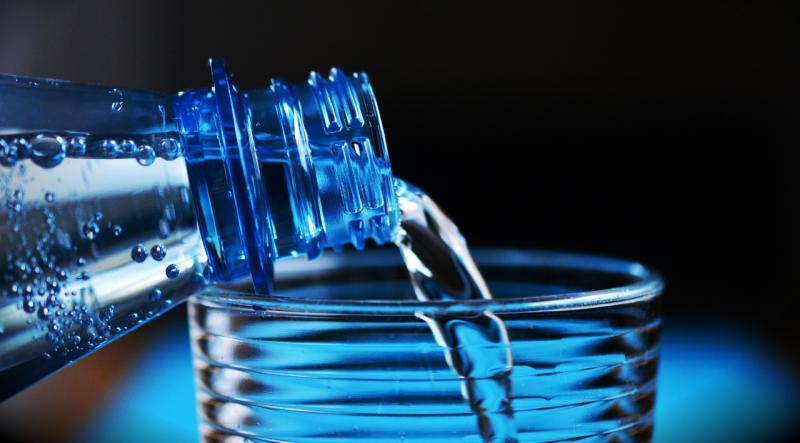 Росконтроль назвал самую полезную воду в бутылках
