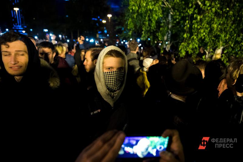 У  «Рустави 2» в Тбилиси проходит стихийный митинг