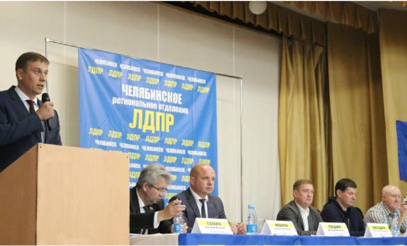 Пашин выбрал свою сенаторскую тройку