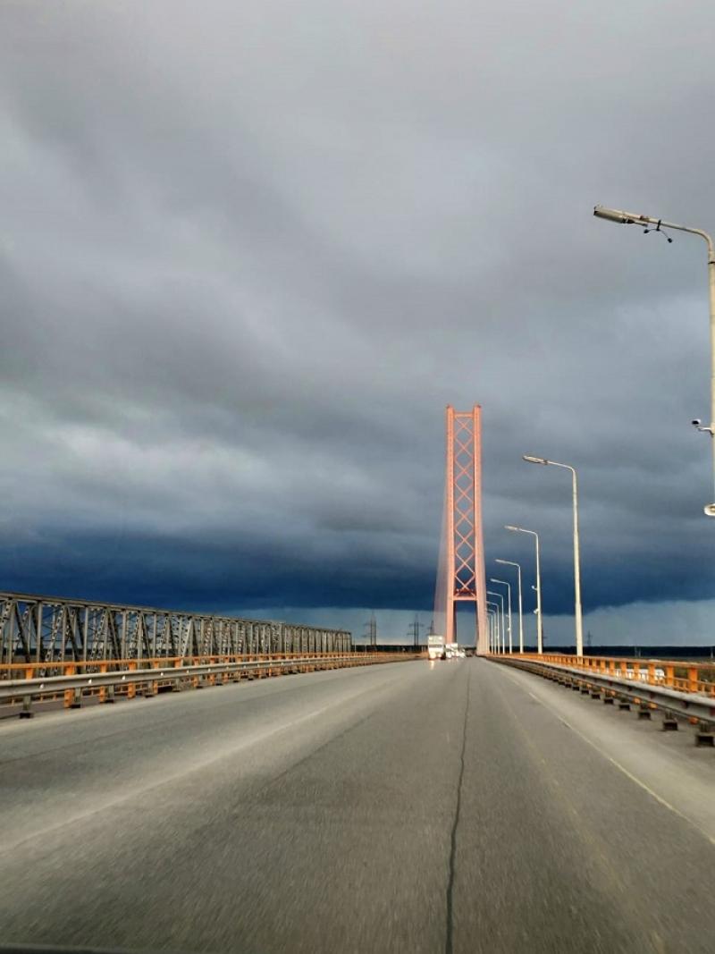 Вантовый мост через реку Обь является одним из самых длинных мостов в Сибири
