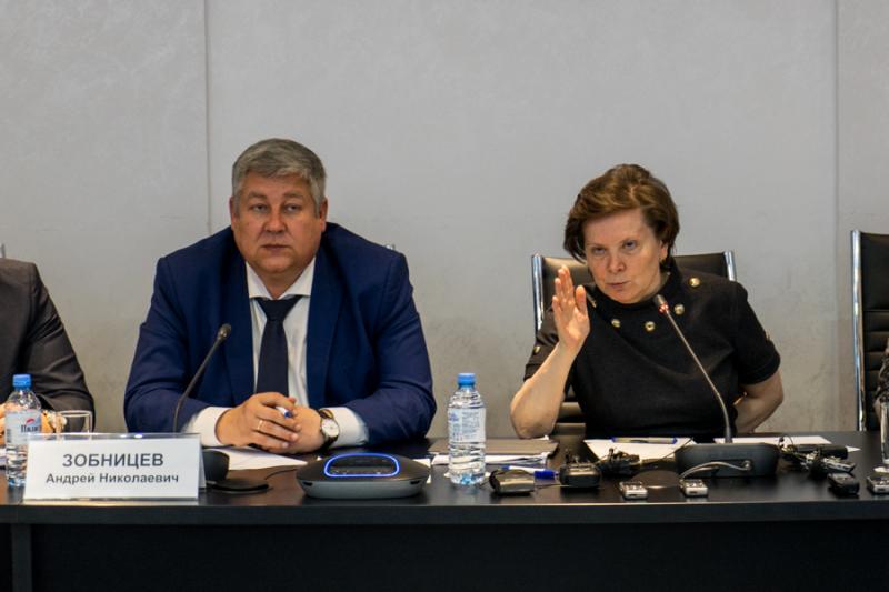 Губернатор Наталья Комарова встретилась с дольщиками Сургута