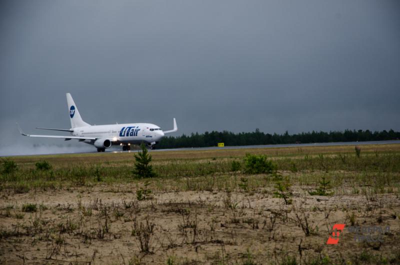 Самолет ЯК-42 при посадке выкатился за пределы посадочной полосы.