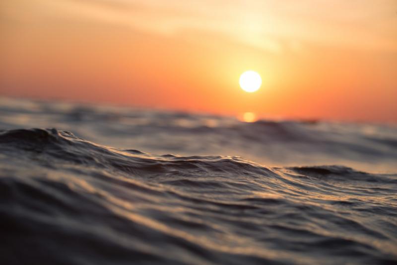 Сахалинские подростки едва не уплыли в открытое море на пенопластовом плоту