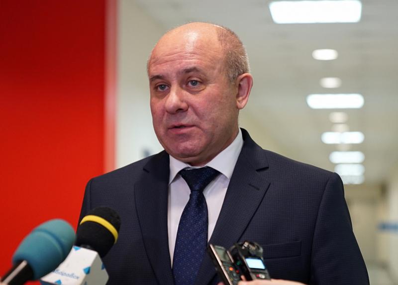 Мэр Хабаровска уволил чиновника, подозреваемого во взятке