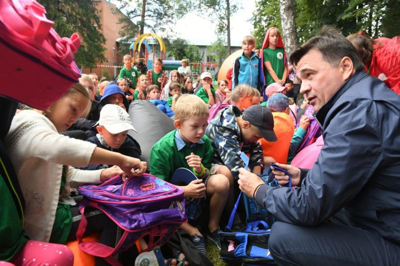Губернатор Московской области навестил ребят, эвакуированных из затопленных областей
