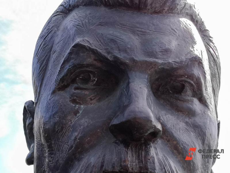 Установка памятников Сталину на госземлях противоречит официальному политическому курсу страны, считают в СПЧ