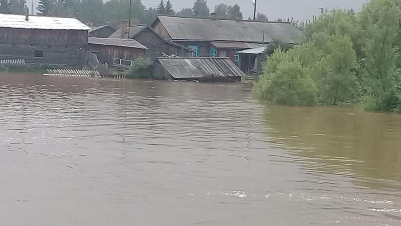 Наводнение в поселке Полинчет в Иркутской области