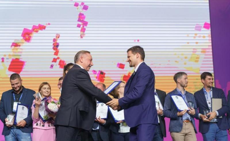 Александр Беглов наградил победителей кадрового конкурса