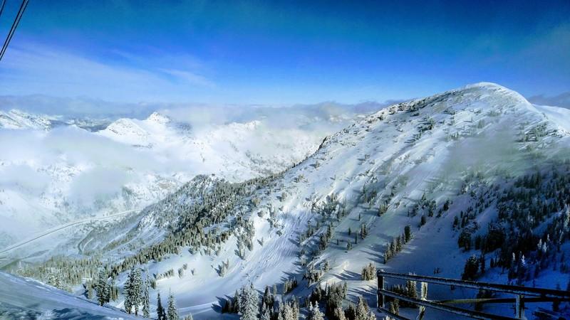 Тюменская туристка оказалась в эпицентре снежной лавины в Казахстане
