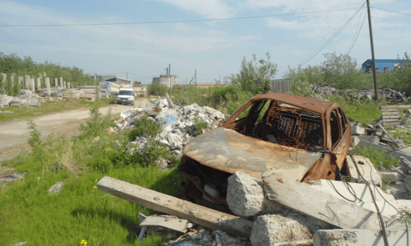 Никому не нужная мусорная свалка в Салехарде наконец-то уничтожена. На разбор мусора потратили 400 тысяч рублей