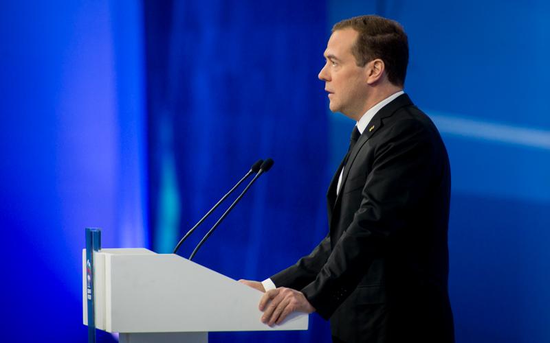 Медведев заявил, что не должен отчитываться перед другими странами о поездках по регионам России