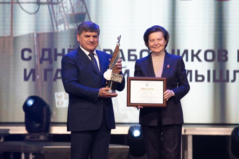 Генеральный директор предприятия получал награды из рук Натальи Комаровой